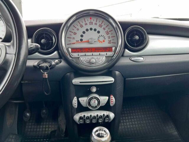 Білий Міні One, об'ємом двигуна 1.4 л та пробігом 139 тис. км за 5990 $, фото 20 на Automoto.ua