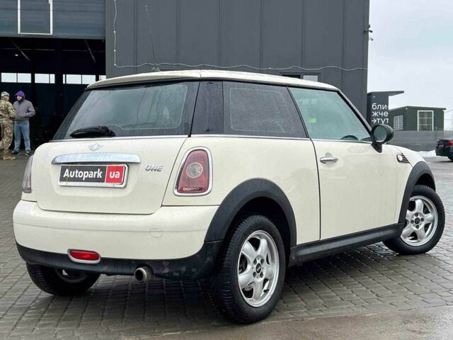 Білий Міні One, об'ємом двигуна 1.4 л та пробігом 139 тис. км за 5990 $, фото 4 на Automoto.ua