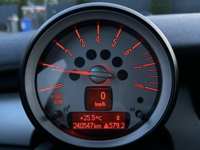 Білий Міні One, об'ємом двигуна 1.4 л та пробігом 240 тис. км за 5992 $, фото 6 на Automoto.ua