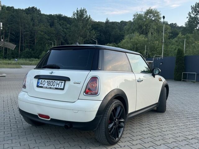 Білий Міні One, об'ємом двигуна 1.4 л та пробігом 240 тис. км за 5992 $, фото 1 на Automoto.ua