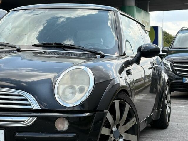 Мини Ван 2001 в Ужгороде на Automoto.ua Черный Мини Ван, объемом двигателя 1.6 л и пробегом 251 тыс. км за 3789 $, фото 2 на Automoto.ua