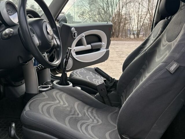 Мини Ван 2001 в Ужгороде на Automoto.ua Черный Мини Ван, объемом двигателя 1.6 л и пробегом 251 тыс. км за 3789 $, фото 11 на Automoto.ua