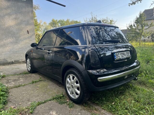 Черный Мини Ван, объемом двигателя 1.6 л и пробегом 132 тыс. км за 5200 $, фото 6 на Automoto.ua