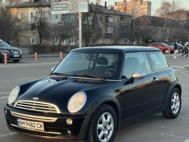 Черный Мини Ван, объемом двигателя 1.6 л и пробегом 240 тыс. км за 3807 $, фото 2 на Automoto.ua