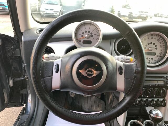 Черный Мини Ван, объемом двигателя 14 л и пробегом 220 тыс. км за 4490 $, фото 4 на Automoto.ua