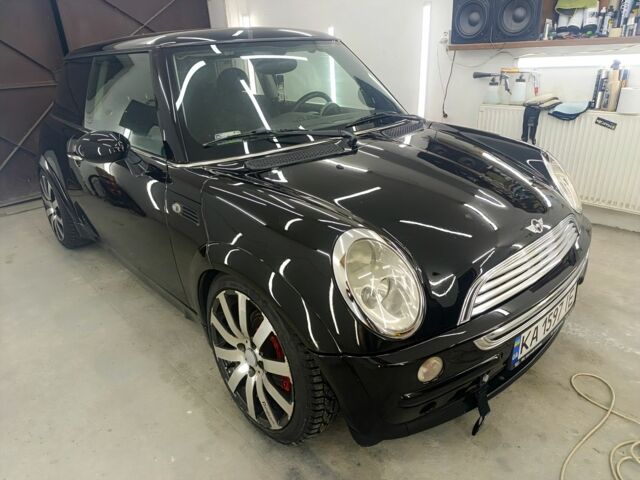 Чорний Міні One, об'ємом двигуна 1.6 л та пробігом 200 тис. км за 4200 $, фото 1 на Automoto.ua