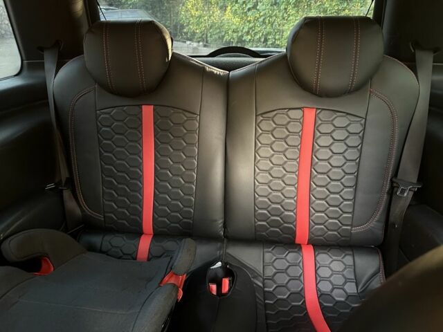 Черный Мини Ван, объемом двигателя 1.6 л и пробегом 210 тыс. км за 5500 $, фото 7 на Automoto.ua