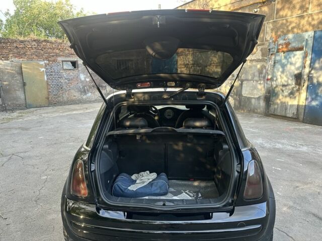 Черный Мини Ван, объемом двигателя 1.6 л и пробегом 210 тыс. км за 5500 $, фото 5 на Automoto.ua