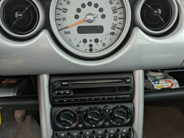 Жовтий Міні One, об'ємом двигуна 1.6 л та пробігом 210 тис. км за 3950 $, фото 6 на Automoto.ua