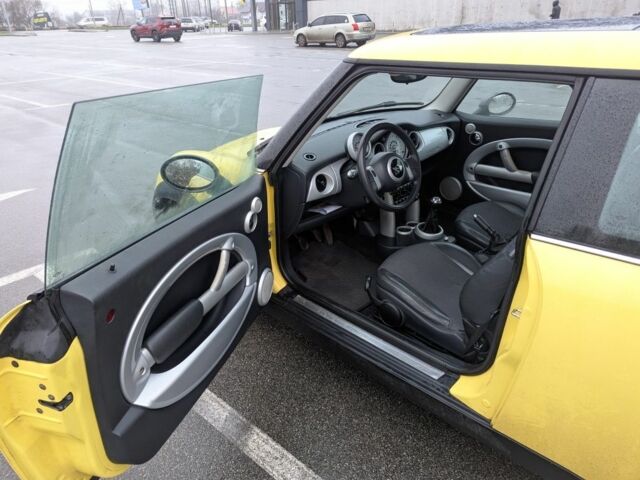 Жовтий Міні One, об'ємом двигуна 1.6 л та пробігом 210 тис. км за 3950 $, фото 4 на Automoto.ua