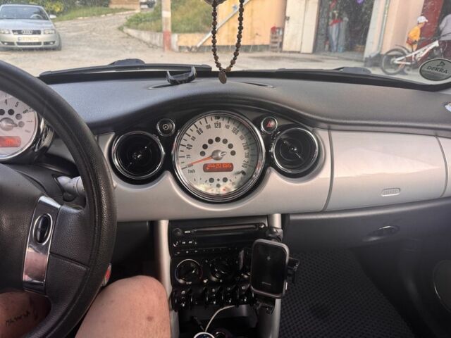 Сірий Міні One, об'ємом двигуна 1.6 л та пробігом 200 тис. км за 5009 $, фото 10 на Automoto.ua