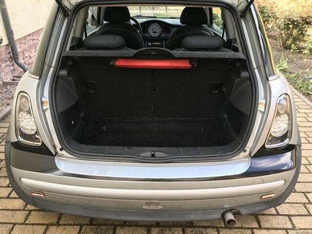 Серый Мини Ван, объемом двигателя 1.6 л и пробегом 237 тыс. км за 2350 $, фото 5 на Automoto.ua