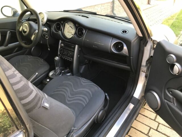 Серый Мини Ван, объемом двигателя 1.6 л и пробегом 237 тыс. км за 2350 $, фото 9 на Automoto.ua