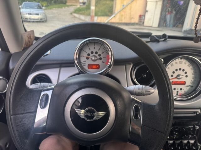 Сірий Міні One, об'ємом двигуна 1.6 л та пробігом 200 тис. км за 5009 $, фото 8 на Automoto.ua