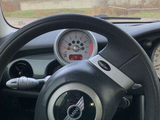 Сірий Міні One, об'ємом двигуна 1.6 л та пробігом 230 тис. км за 3800 $, фото 7 на Automoto.ua