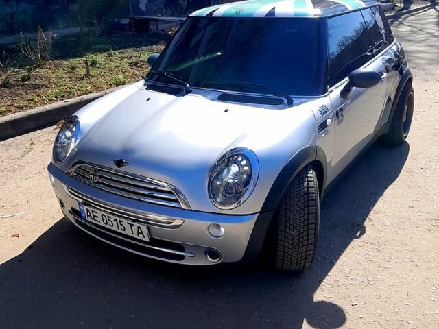 Серый Мини Ван, объемом двигателя 1.6 л и пробегом 225 тыс. км за 3750 $, фото 1 на Automoto.ua