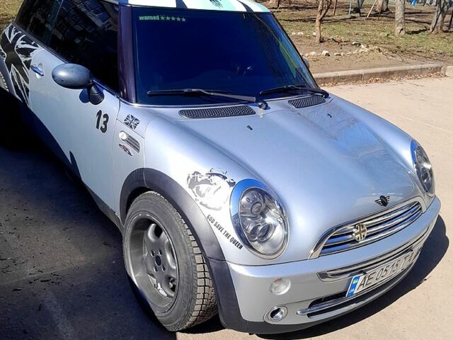 Серый Мини Ван, объемом двигателя 1.6 л и пробегом 225 тыс. км за 3750 $, фото 4 на Automoto.ua