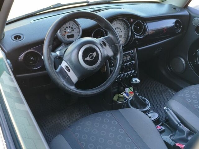 Сірий Міні One, об'ємом двигуна 1.4 л та пробігом 360 тис. км за 3708 $, фото 5 на Automoto.ua