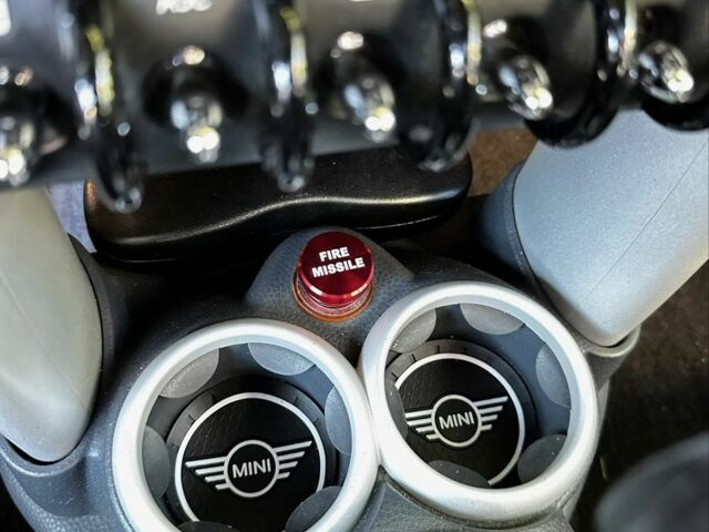 Зелений Міні One, об'ємом двигуна 1.6 л та пробігом 265 тис. км за 5500 $, фото 6 на Automoto.ua