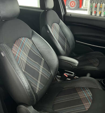 Чорний Міні Пейсмен, об'ємом двигуна 2 л та пробігом 170 тис. км за 12500 $, фото 33 на Automoto.ua