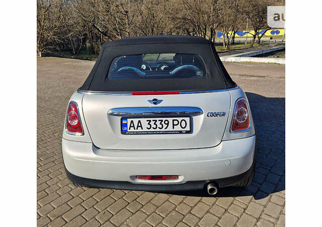 Міні Convertible, об'ємом двигуна 1.6 л та пробігом 150 тис. км за 11000 $, фото 3 на Automoto.ua