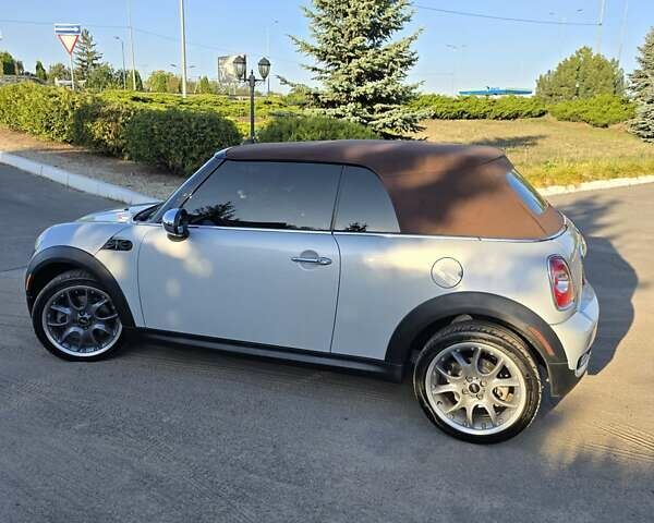 Серый Мини Convertible, объемом двигателя 1.6 л и пробегом 213 тыс. км за 9999 $, фото 1 на Automoto.ua