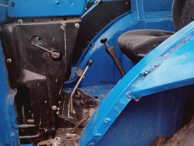 Синий МТЗ 80 Беларус, объемом двигателя 4.5 л и пробегом 30 тыс. км за 4643 $, фото 4 на Automoto.ua