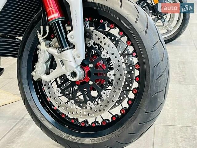 Красный МВ Агуста Брутале, объемом двигателя 0.8 л и пробегом 10 тыс. км за 10500 $, фото 6 на Automoto.ua