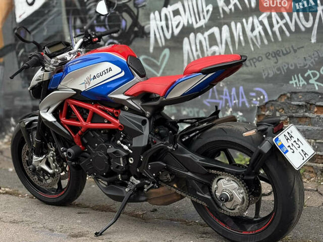 МВ Агуста Брутале, объемом двигателя 0 л и пробегом 15 тыс. км за 13500 $, фото 5 на Automoto.ua