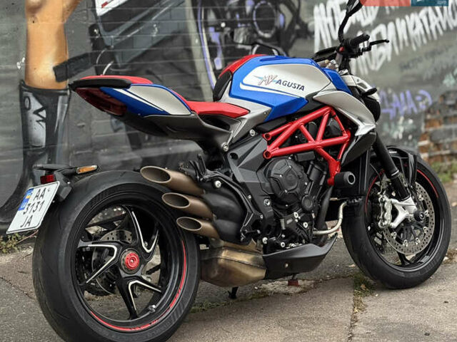 МВ Агуста Брутале, объемом двигателя 0 л и пробегом 15 тыс. км за 13500 $, фото 3 на Automoto.ua