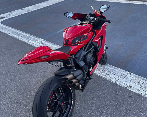 Красный МВ Агуста Ф3, объемом двигателя 0.68 л и пробегом 5 тыс. км за 12000 $, фото 1 на Automoto.ua