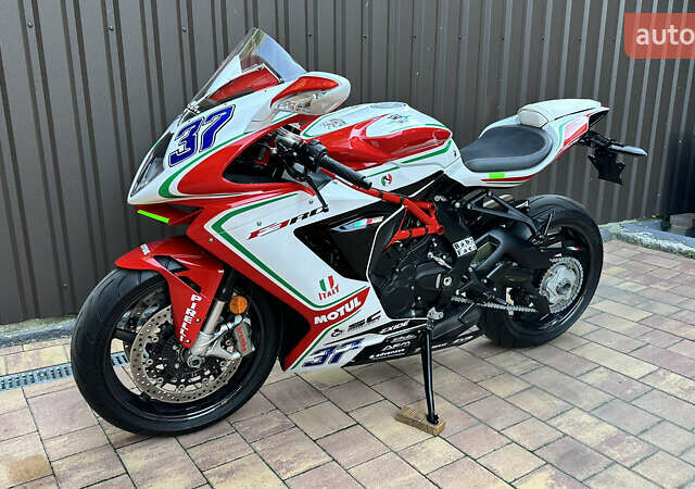 Красный МВ Агуста Ф3, объемом двигателя 0.68 л и пробегом 18 тыс. км за 12500 $, фото 5 на Automoto.ua