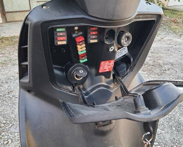 Серый Малагути Центро, объемом двигателя 0.16 л и пробегом 36 тыс. км за 1100 $, фото 5 на Automoto.ua