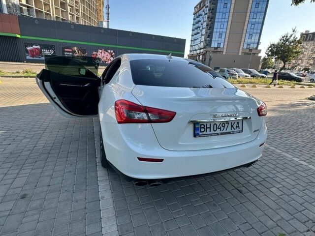 Белый Мазерати Гибли, объемом двигателя 3 л и пробегом 119 тыс. км за 21900 $, фото 3 на Automoto.ua