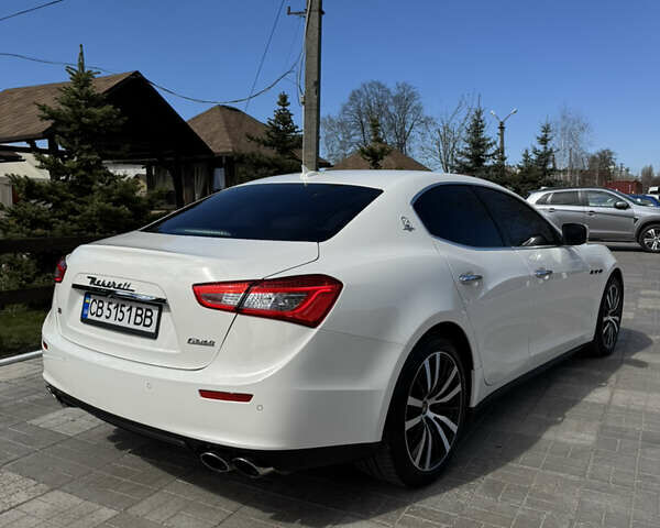Білий Мазераті Ghibli, об'ємом двигуна 3 л та пробігом 101 тис. км за 26000 $, фото 11 на Automoto.ua