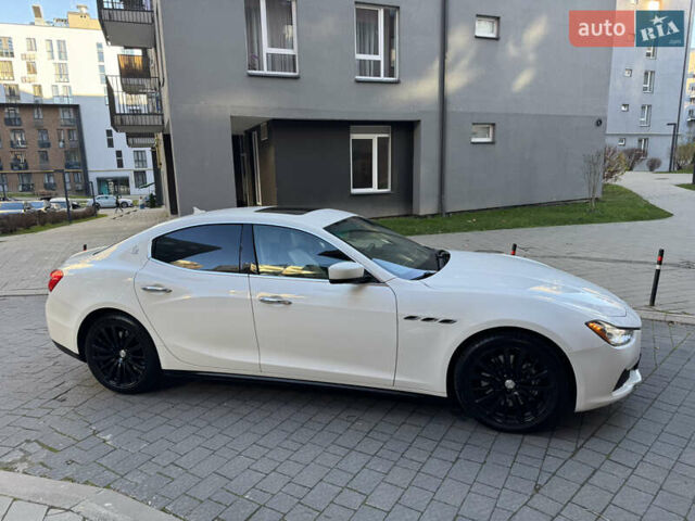 Белый Мазерати Гибли, объемом двигателя 2.98 л и пробегом 111 тыс. км за 22500 $, фото 4 на Automoto.ua