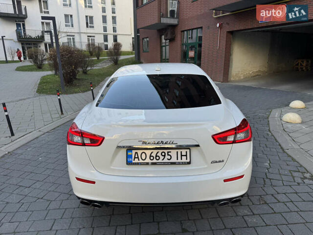 Белый Мазерати Гибли, объемом двигателя 2.98 л и пробегом 111 тыс. км за 22500 $, фото 14 на Automoto.ua