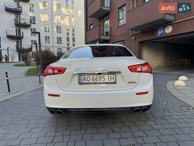 Белый Мазерати Гибли, объемом двигателя 2.98 л и пробегом 111 тыс. км за 22500 $, фото 13 на Automoto.ua