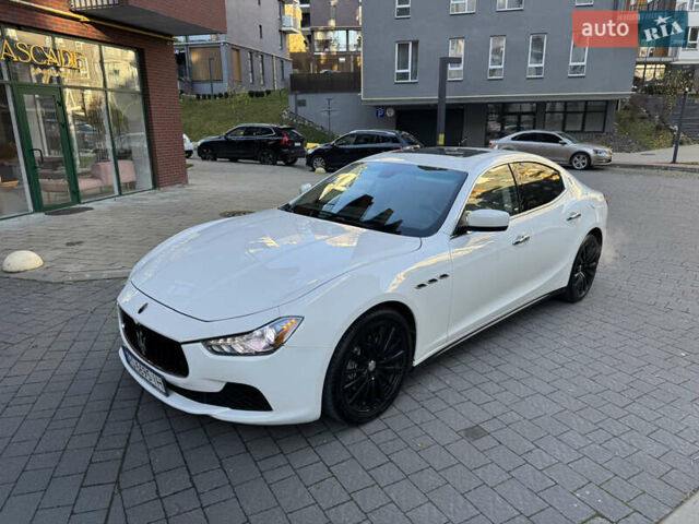 Белый Мазерати Гибли, объемом двигателя 2.98 л и пробегом 111 тыс. км за 22500 $, фото 7 на Automoto.ua