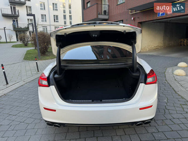 Белый Мазерати Гибли, объемом двигателя 2.98 л и пробегом 111 тыс. км за 22500 $, фото 25 на Automoto.ua