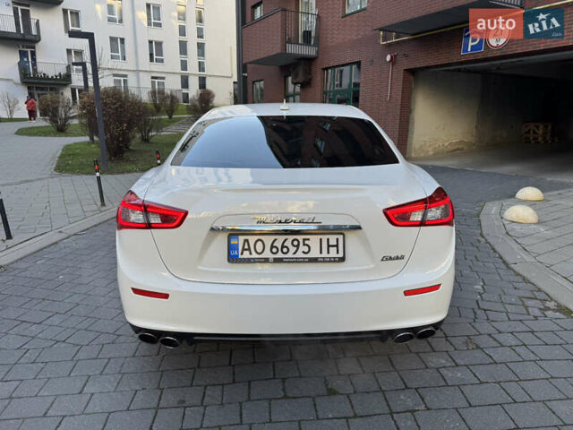 Белый Мазерати Гибли, объемом двигателя 2.98 л и пробегом 111 тыс. км за 22500 $, фото 15 на Automoto.ua