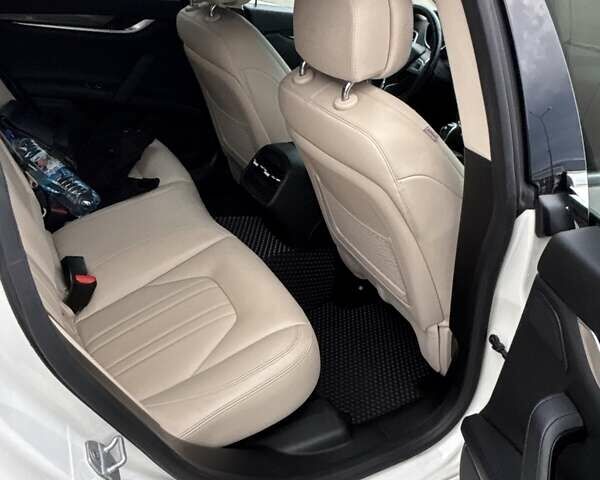 Мазераті Ghibli 2014 у Тячеве на Automoto.ua Білий Мазераті Ghibli, об'ємом двигуна 2.98 л та пробігом 111 тис. км за 25000 $, фото 31 на Automoto.ua