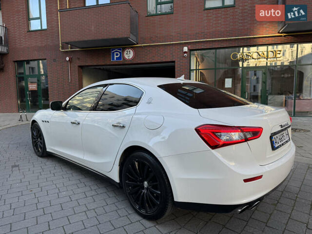 Белый Мазерати Гибли, объемом двигателя 2.98 л и пробегом 111 тыс. км за 22500 $, фото 11 на Automoto.ua