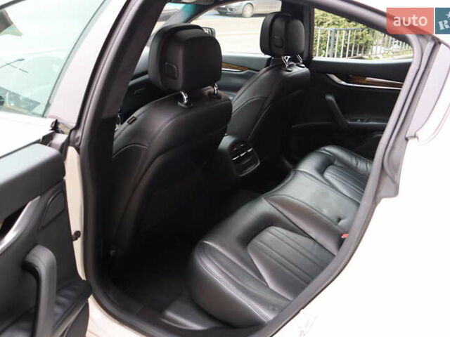 Белый Мазерати Гибли, объемом двигателя 3 л и пробегом 80 тыс. км за 26700 $, фото 33 на Automoto.ua