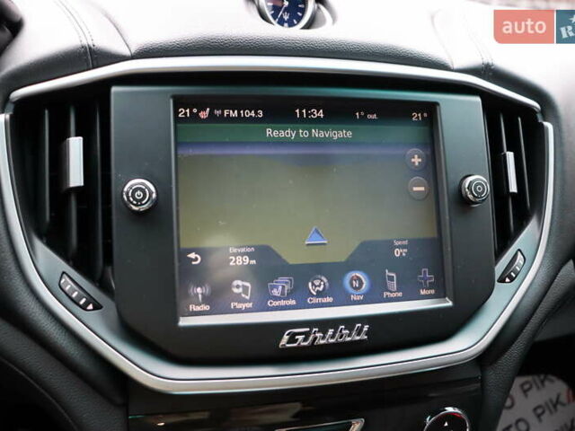 Белый Мазерати Гибли, объемом двигателя 3 л и пробегом 80 тыс. км за 26700 $, фото 26 на Automoto.ua