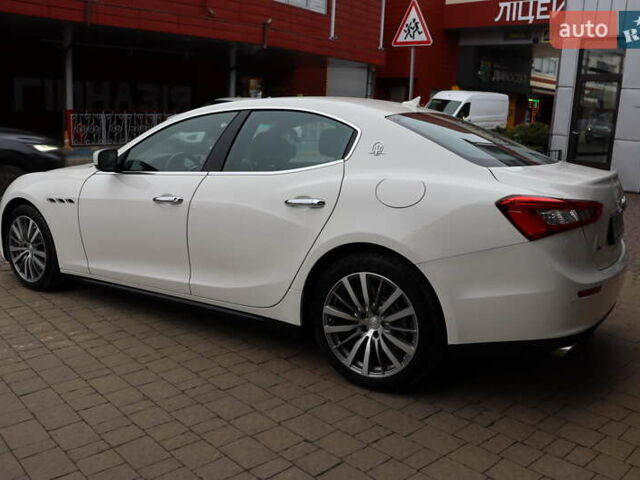 Белый Мазерати Гибли, объемом двигателя 3 л и пробегом 80 тыс. км за 26700 $, фото 8 на Automoto.ua