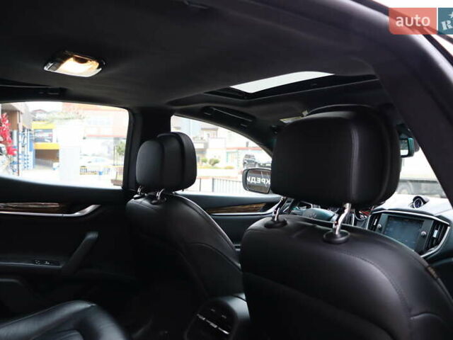 Белый Мазерати Гибли, объемом двигателя 3 л и пробегом 80 тыс. км за 26700 $, фото 39 на Automoto.ua