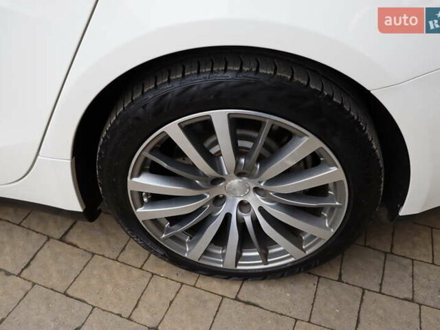 Белый Мазерати Гибли, объемом двигателя 3 л и пробегом 80 тыс. км за 26700 $, фото 9 на Automoto.ua