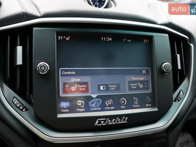 Белый Мазерати Гибли, объемом двигателя 3 л и пробегом 80 тыс. км за 26700 $, фото 25 на Automoto.ua