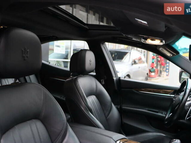 Белый Мазерати Гибли, объемом двигателя 3 л и пробегом 80 тыс. км за 26700 $, фото 43 на Automoto.ua